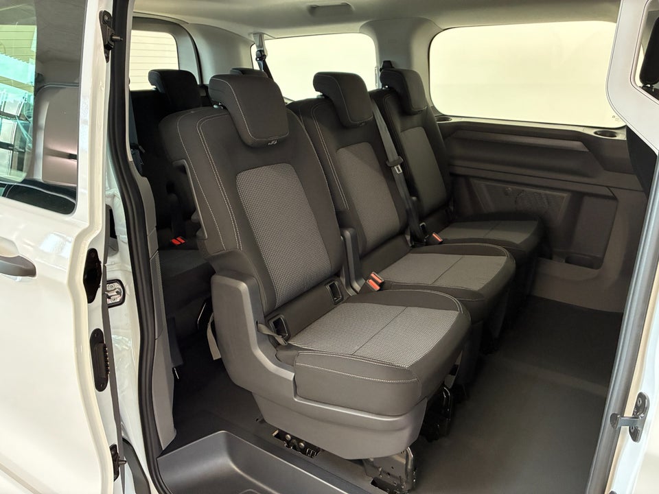 VW e-Caravelle 64 Basis SWB