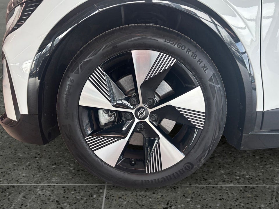 Renault Megane E-Tech 40 Equilibre 5d