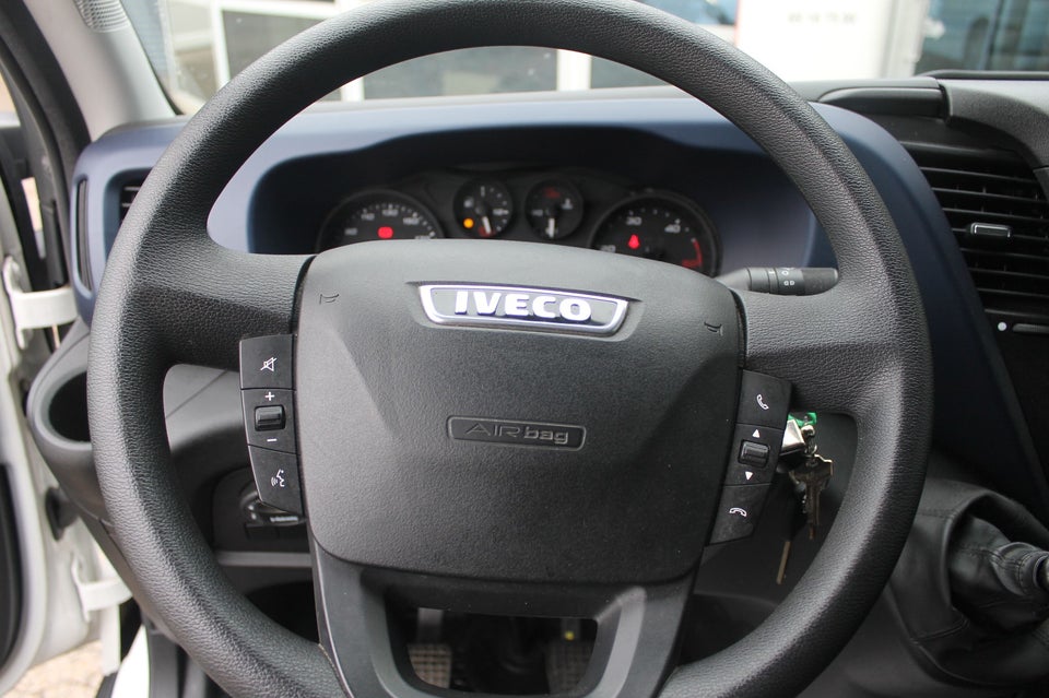 Iveco Daily 2,3 35S14 Alukasse m/lift 2d