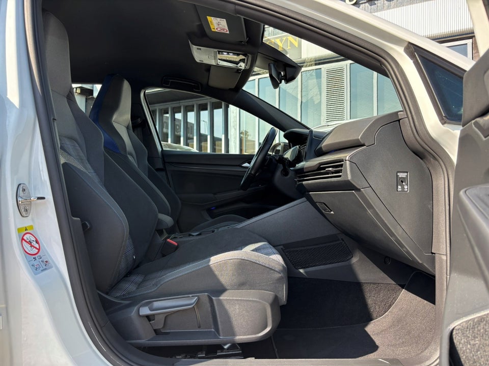 VW Golf VIII 1,4 GTE DSG 5d