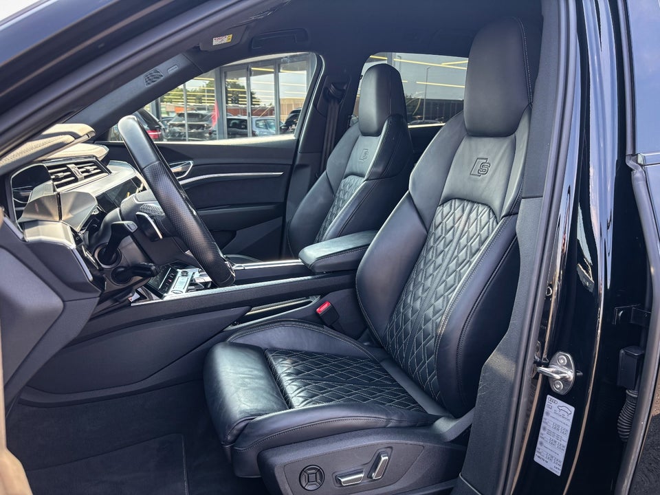 Audi e-tron 55 S-line quattro 5d