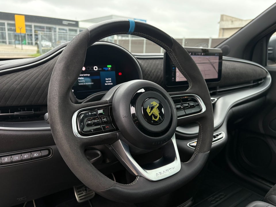 Abarth 500e Scorpionissima 3d