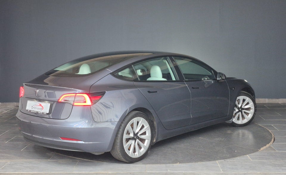 Tesla Model 3 Standard Range+ RWD 4d