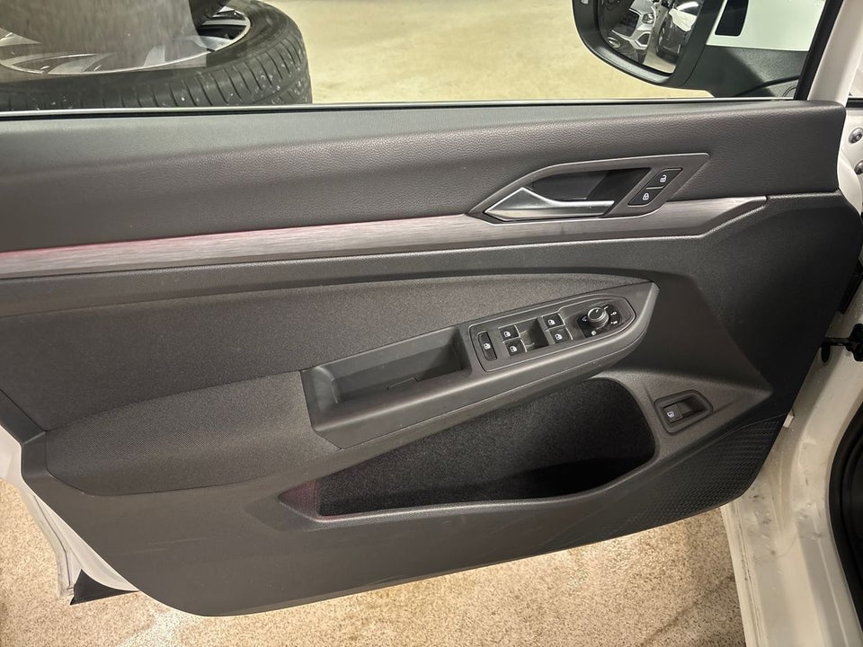 VW Golf VIII 1,4 eHybrid DSG 5d