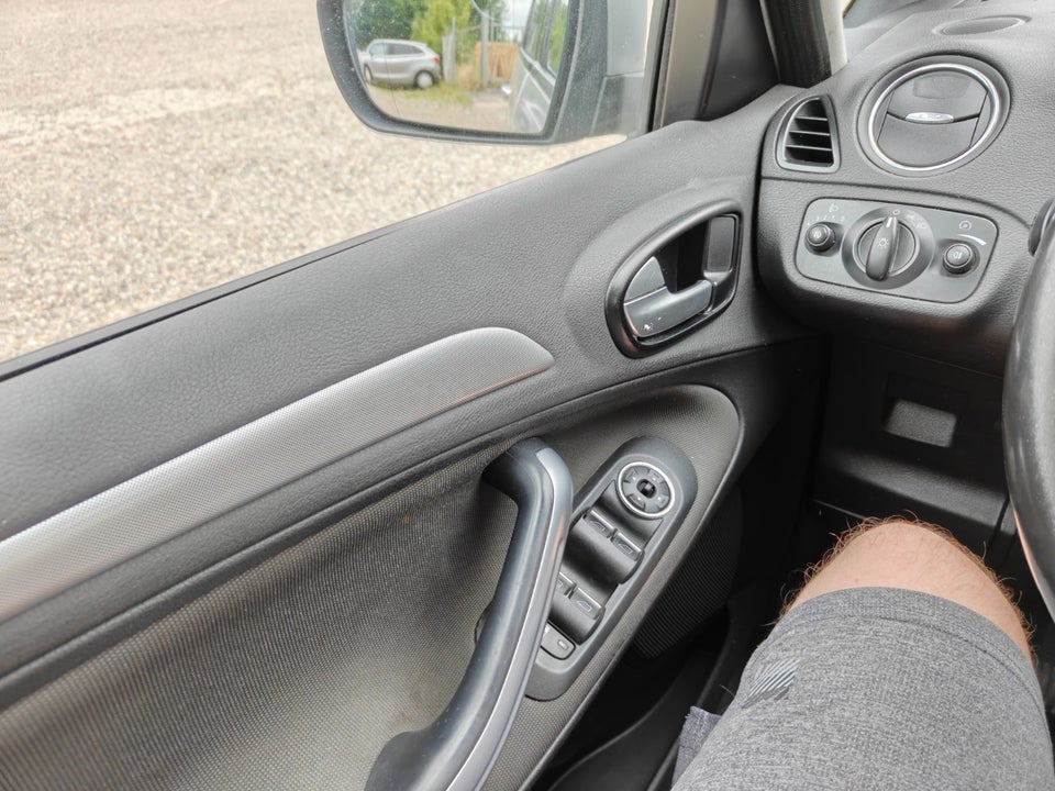 Ford S-MAX 2,0 Ambiente 7prs 5d