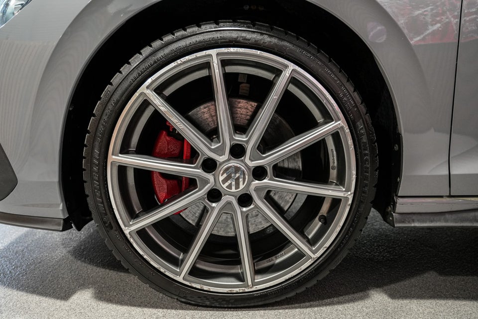 VW Golf VIII 1,4 GTE DSG 5d
