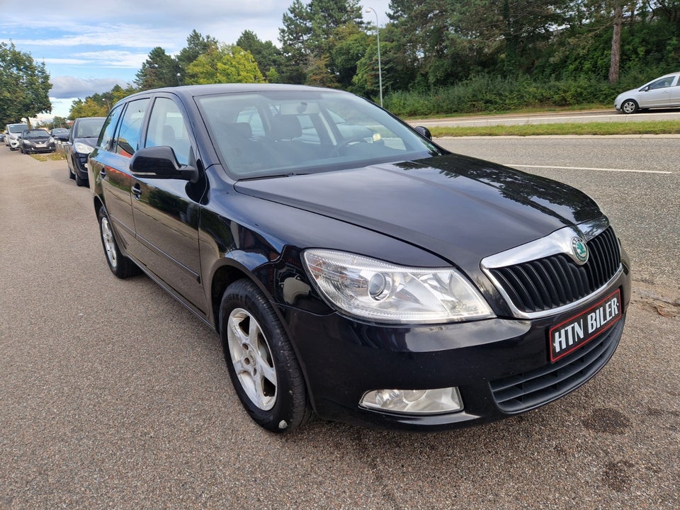 Skoda Octavia 2,0 TDi Elegance Combi 5d