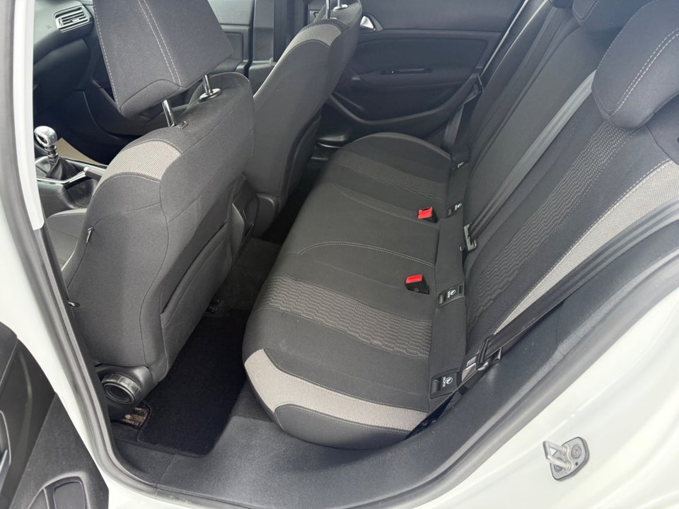 Peugeot 308 1,6 BlueHDi 120 Style 5d