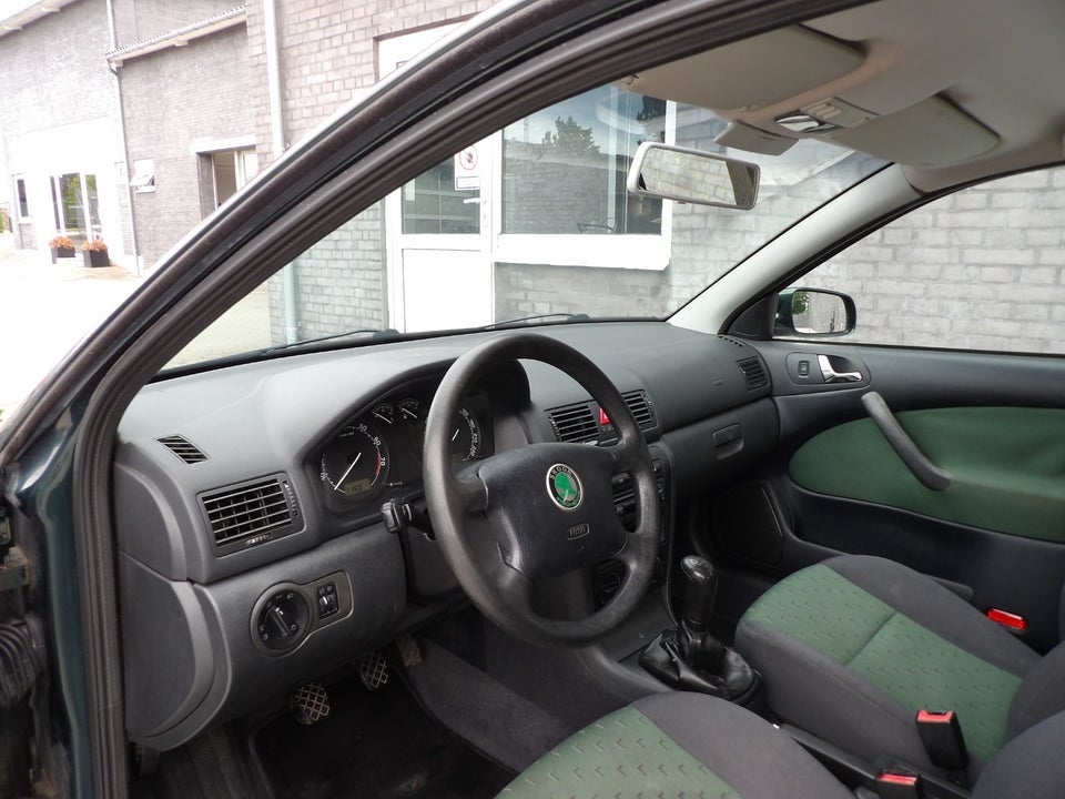 Skoda Octavia 1,6 Classic 5d