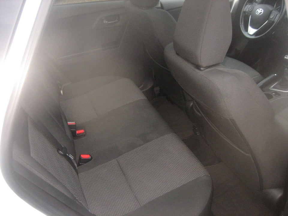 Toyota Auris 2,0 D-4D T2 Touring Sports Skyview 5d