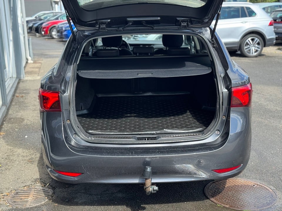Toyota Avensis 1,8 VVT-i T2 Premium Touring Sports MDS 5d