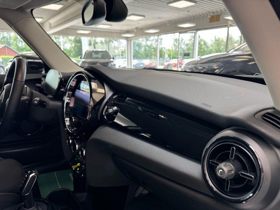 MINI Cooper SE Essential 3d