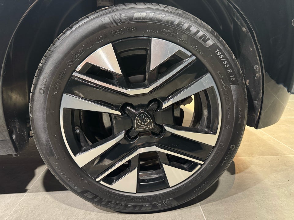 Peugeot 208 1,2 PureTech 100 Allure+ 5d