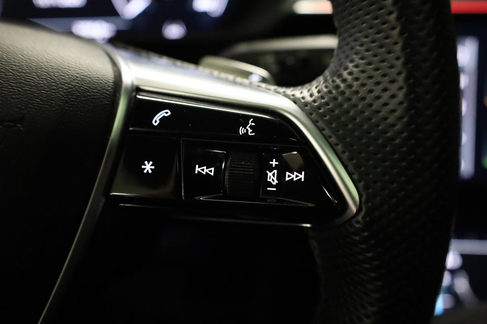 Audi e-tron 55 S-line quattro 5d