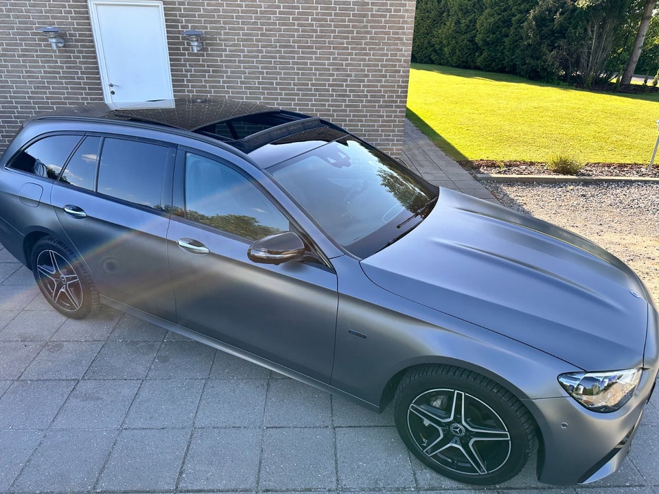 Mercedes E300 de 2,0 AMG Line stc. aut. 4Matic 5d