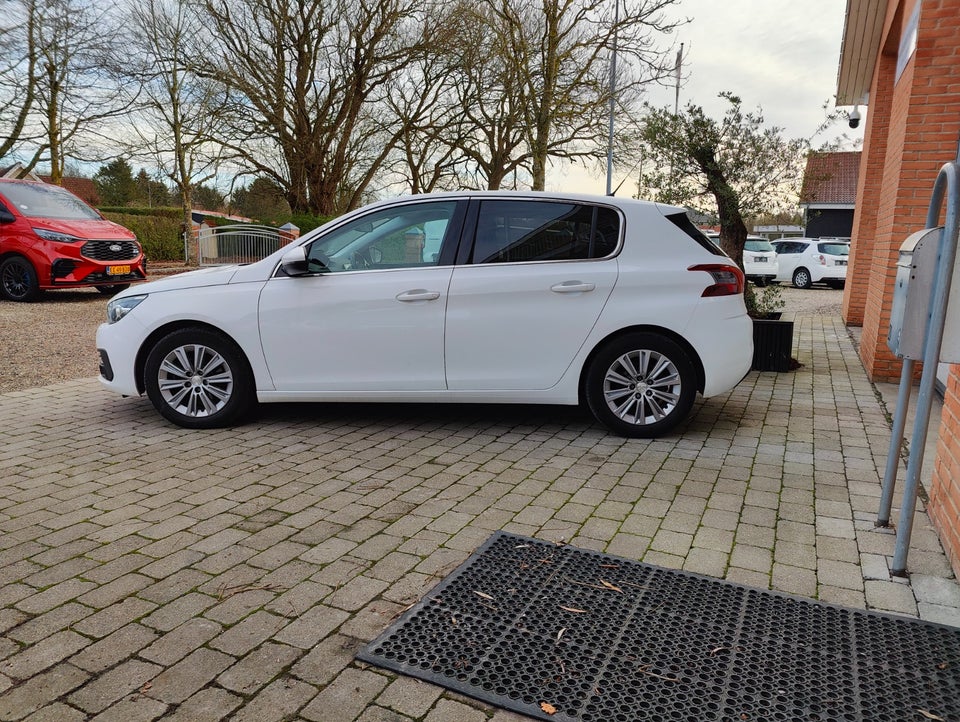 Peugeot 308 1,5 BlueHDi 130 Infinity Van 5d