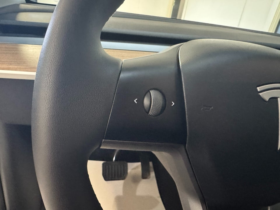 Tesla Model Y Long Range RWD 5d