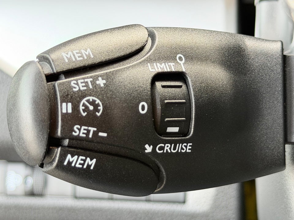 Peugeot e-Expert 75 L2 Premium Van