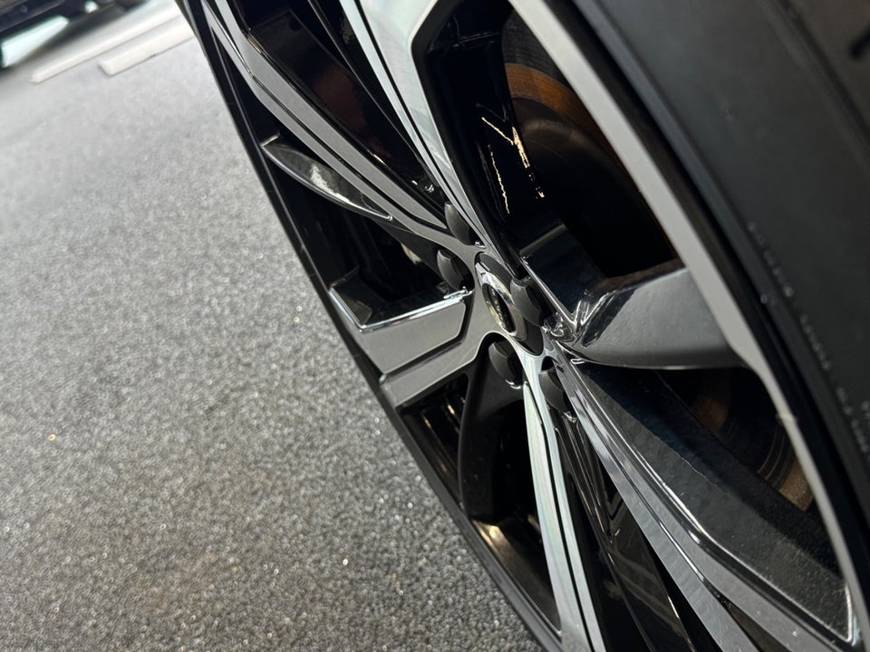 Volvo XC60 2,0 T8 ReCharge Plus Dark aut. AWD 5d