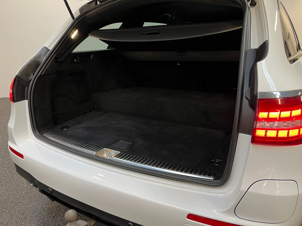 Mercedes E300 de 2,0 AMG Line stc. aut. 5d