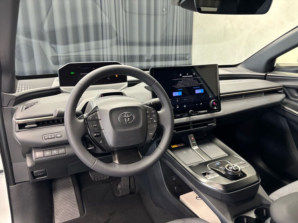 Toyota bZ4X 73 Active Tech 5d