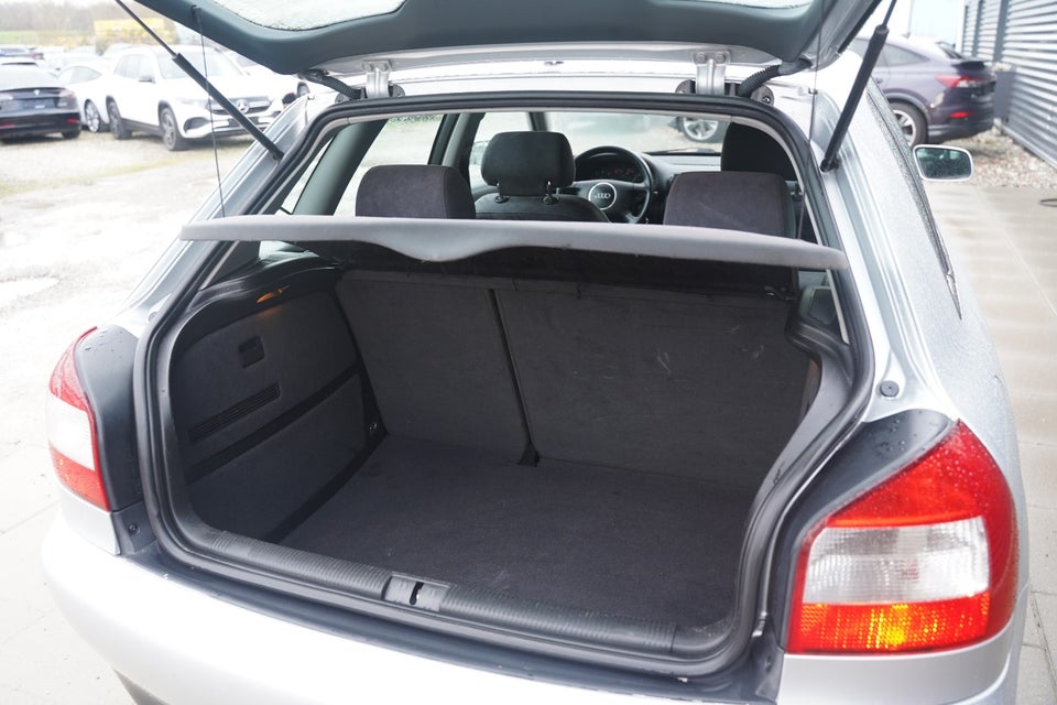Audi A3 1,8 Ambiente 5d