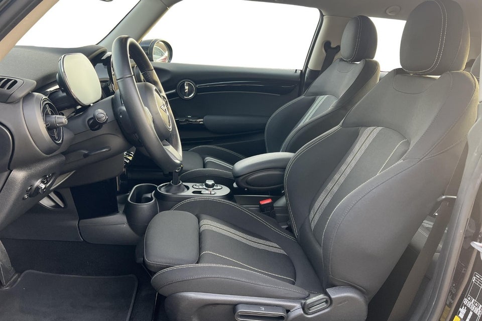 MINI Cooper SE Essential 3d