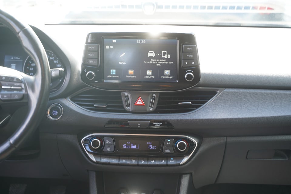 Hyundai i30 1,6 CRDi 115 Premium stc. 5d