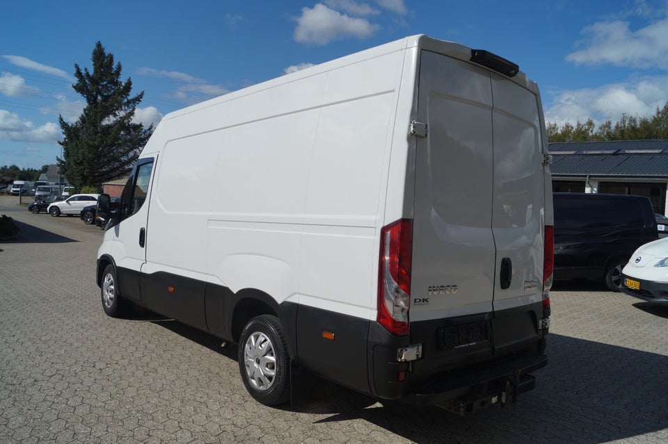Iveco Daily 2,3 35S16 12m³ Van AG8