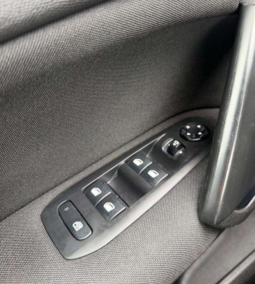 Peugeot 308 1,2 e-THP 130 Active SW 5d