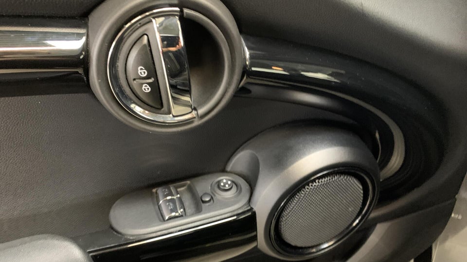 MINI Cooper SE Essential 3d