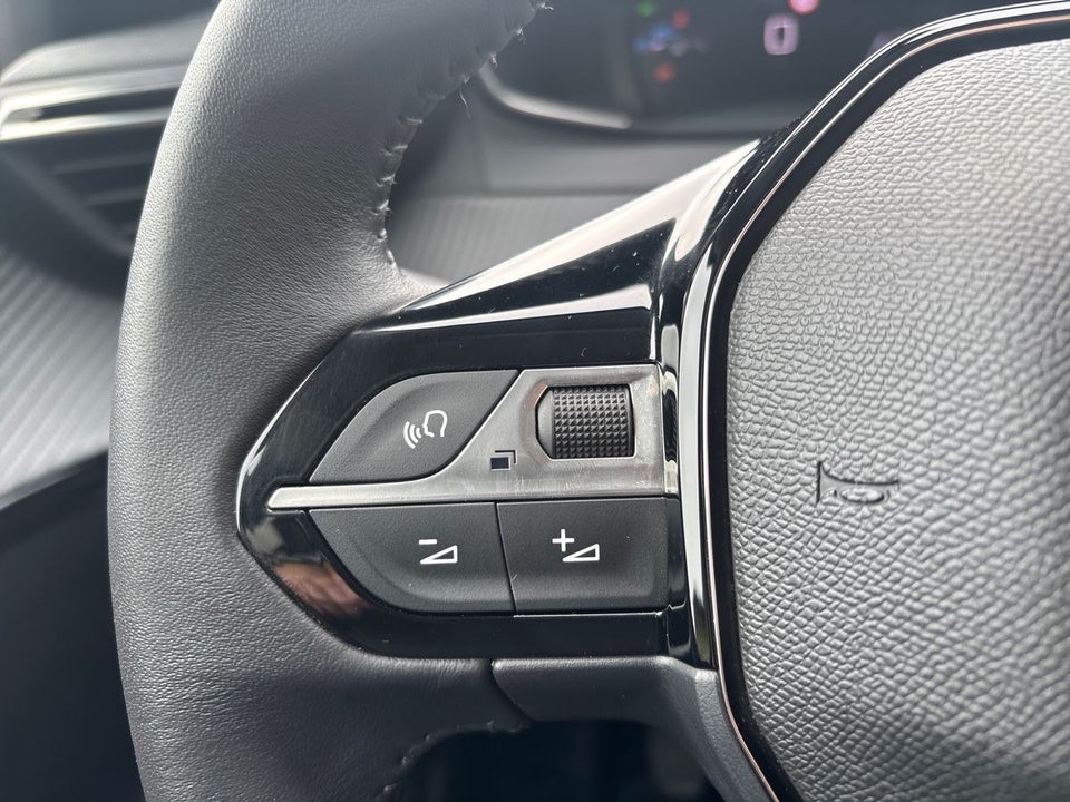 Peugeot 208 1,2 PureTech 100 Allure+ 5d