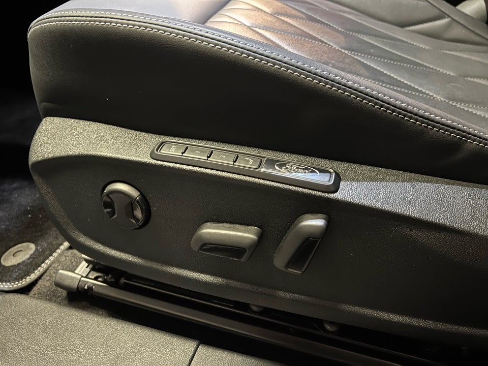 Ford Explorer 77 Premium Extended Range 5d