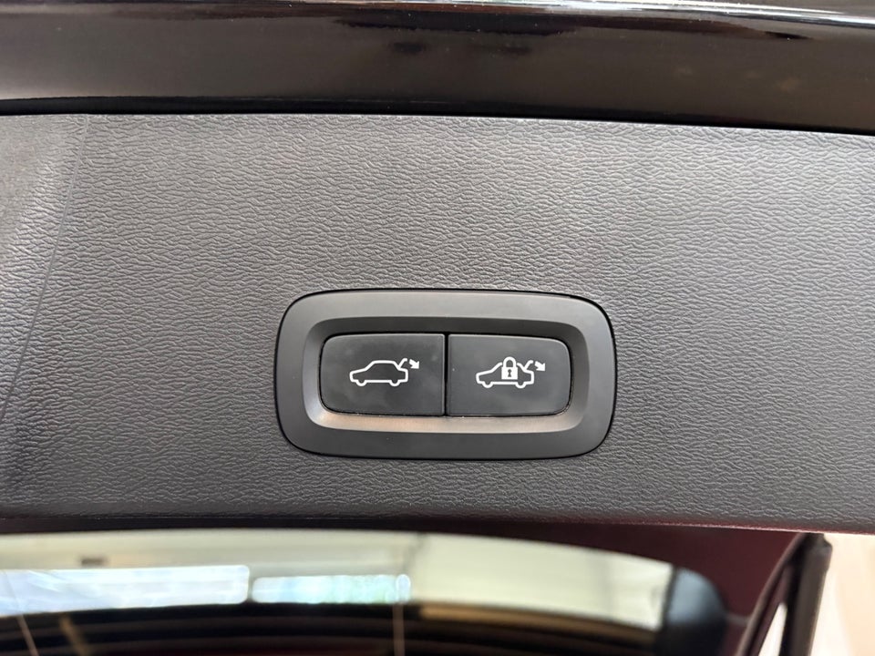 Volvo EX40 Twin Performance Plus 5d