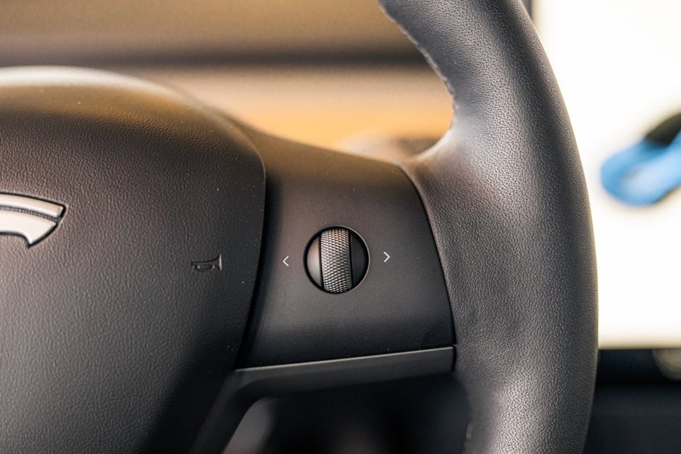 Tesla Model 3 Long Range AWD 4d