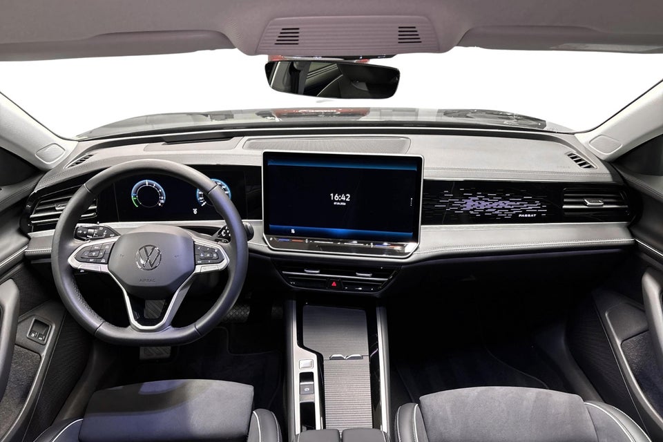VW Passat 1,5 eHybrid Elegance Variant DSG 5d