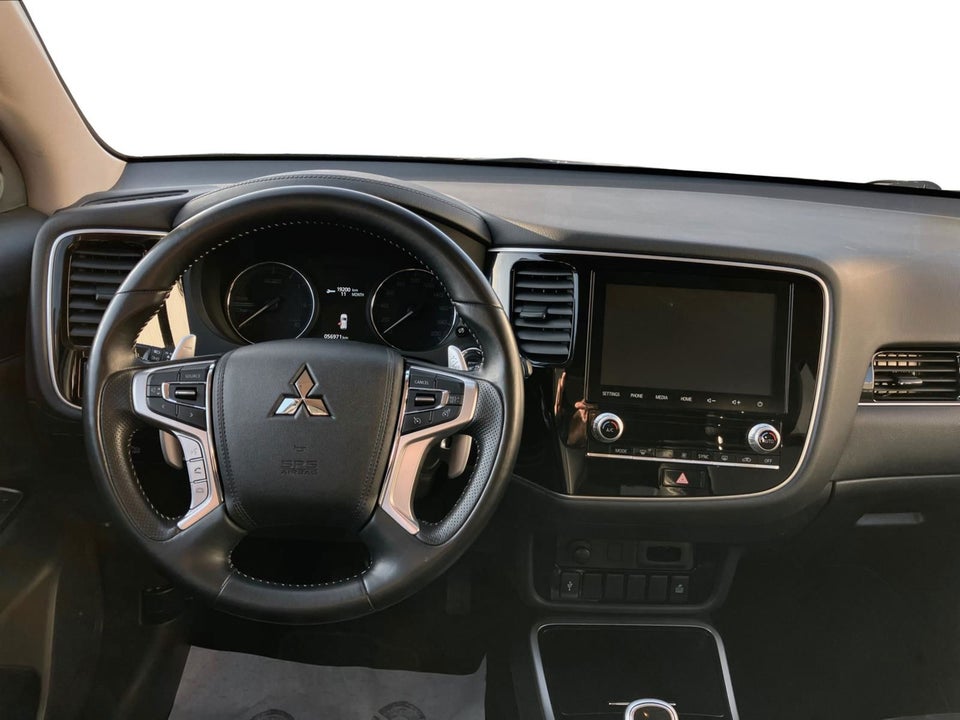 Mitsubishi Outlander 2,4 PHEV Inform CVT 4WD 5d