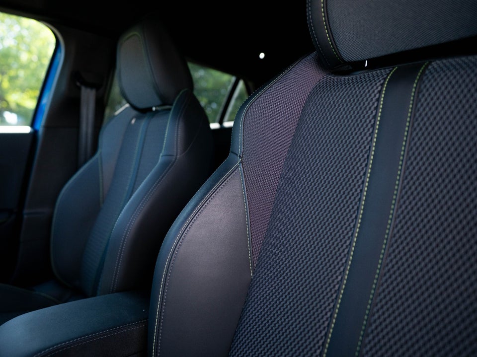 Peugeot e-2008 54 GT 5d