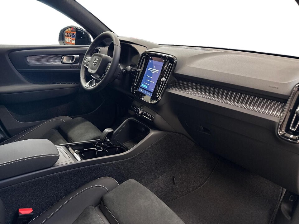 Volvo EC40 Extended Range Black Edition 5d