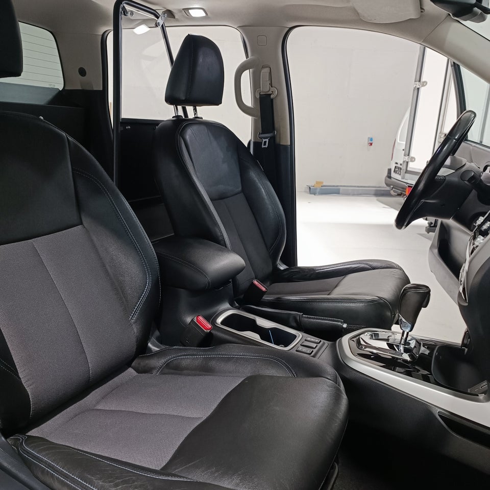 Nissan Navara 2,3 dCi 190 Db.Kab N-Guard aut. 4d