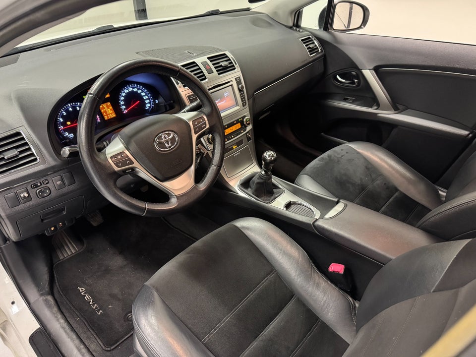 Toyota Avensis 1,6 VVT-i T2 Premium 4d