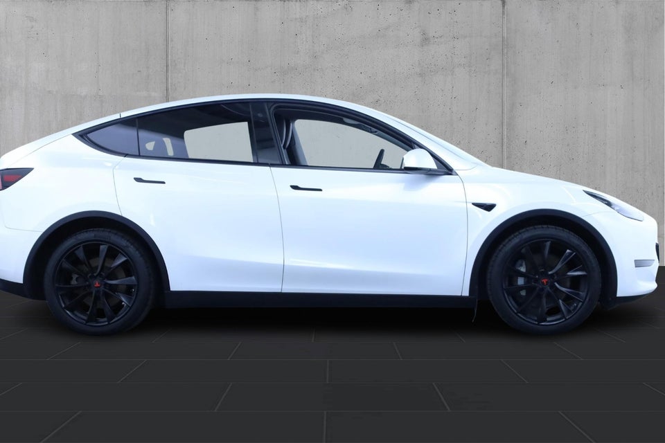 Tesla Model Y Long Range AWD 5d