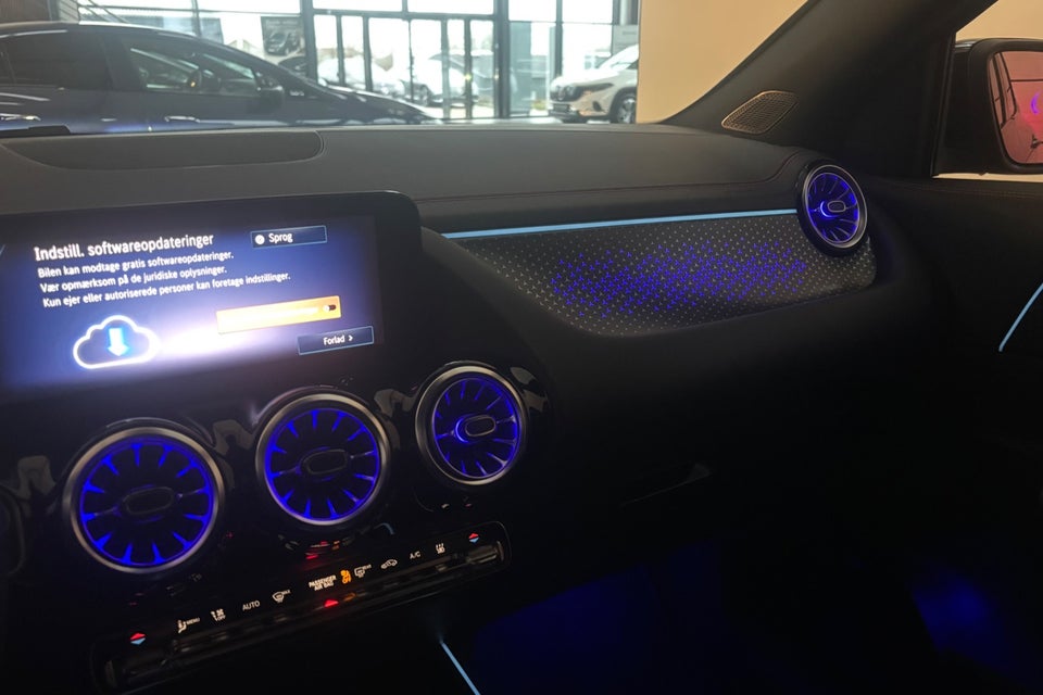 Mercedes EQA300 AMG Line 4Matic 5d