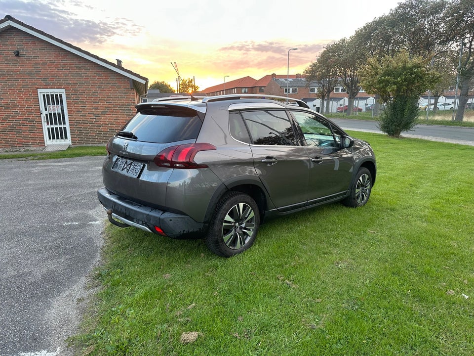 Peugeot 2008 1,2 e-THP 110 Allure Sky 5d