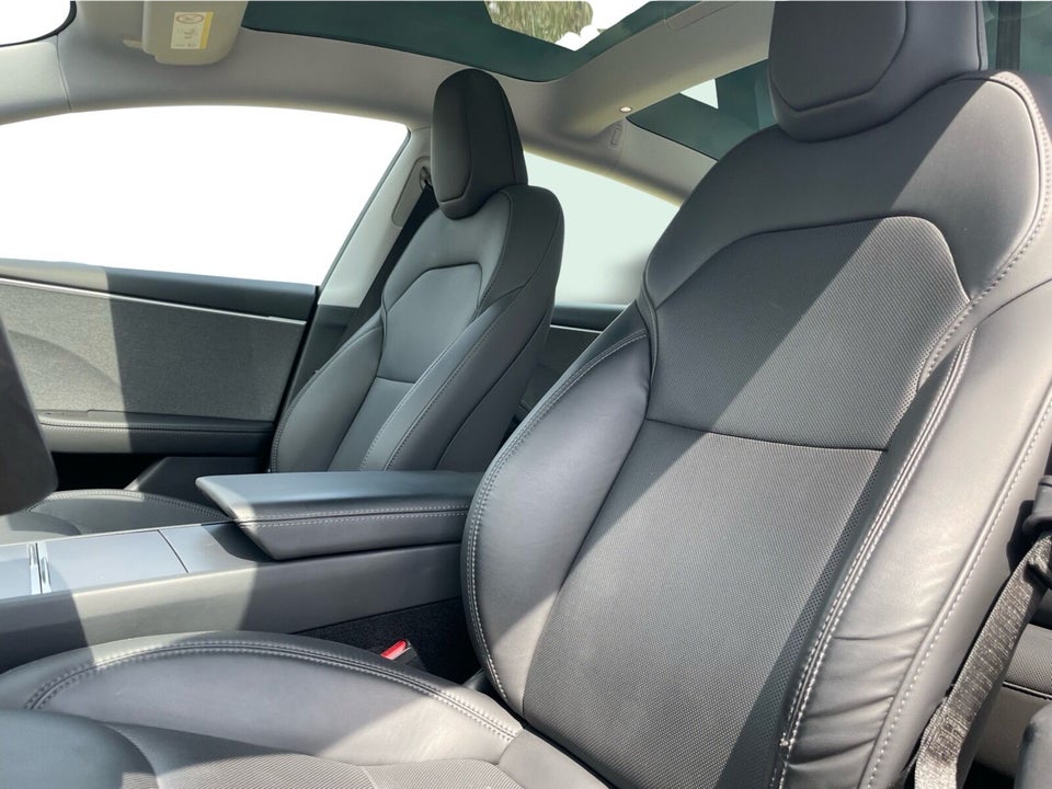Tesla Model 3 RWD 4d