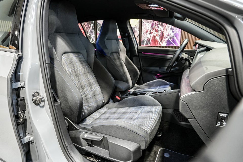 VW Golf VIII 1,4 GTE DSG 5d