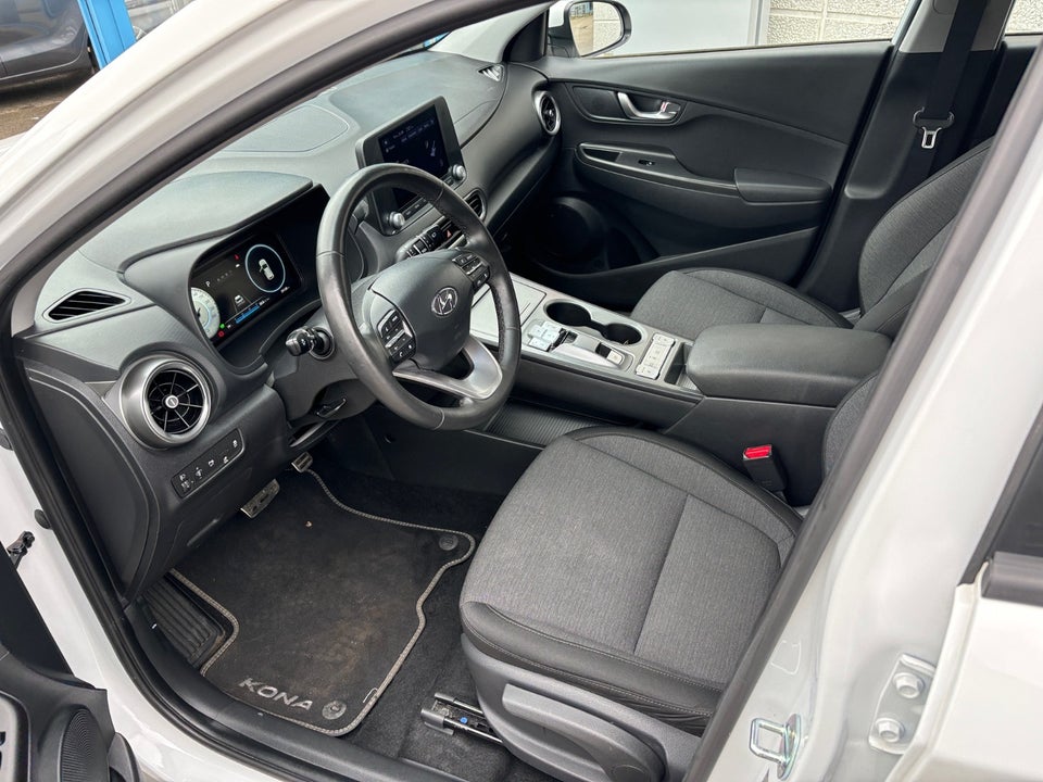 Hyundai Kona 39 EV Essential 5d