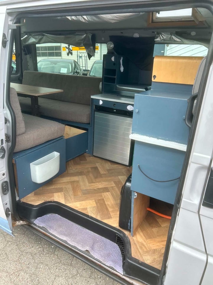 VW Transporter 2,5 TDi 102 Kombi 4d