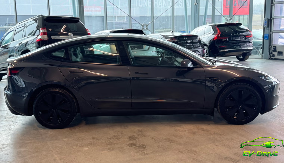 Tesla Model 3 Long Range RWD 4d