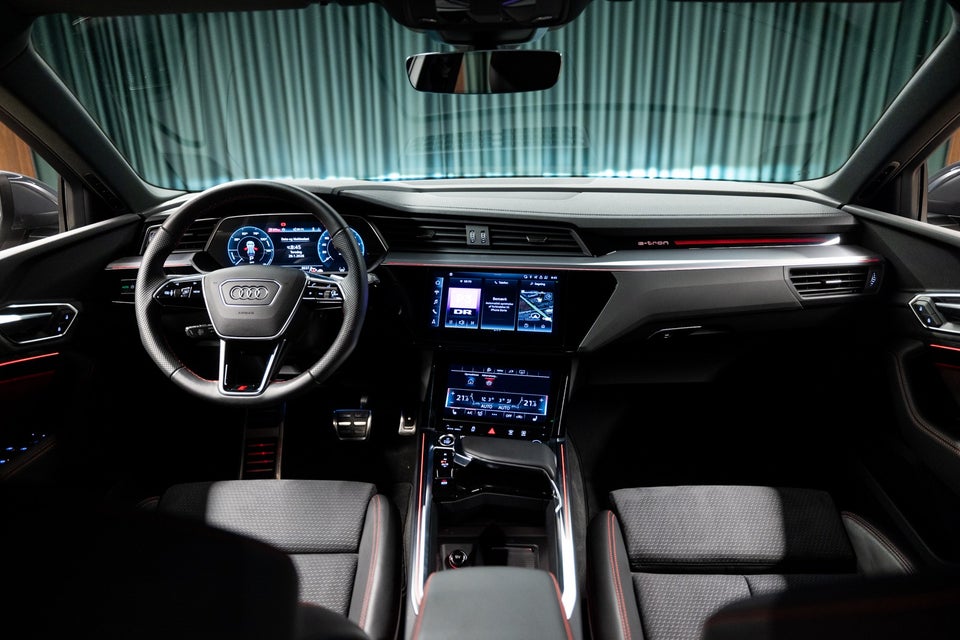 Audi Q8 e-tron 55 S-line quattro 5d